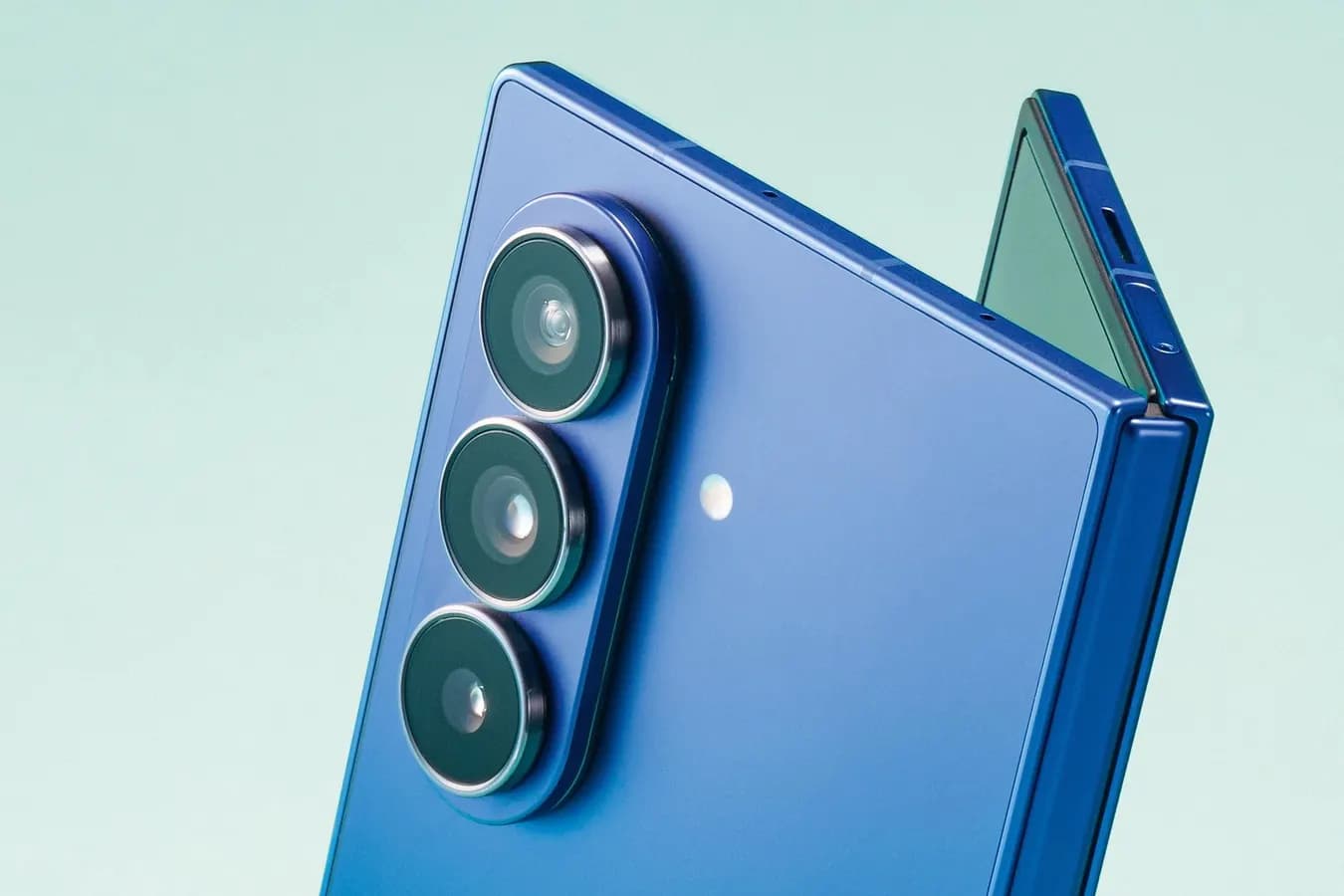 Z Fold 8 Cấu Hình Chi Tiết: Chip, RAM, Camera, Pin 2026