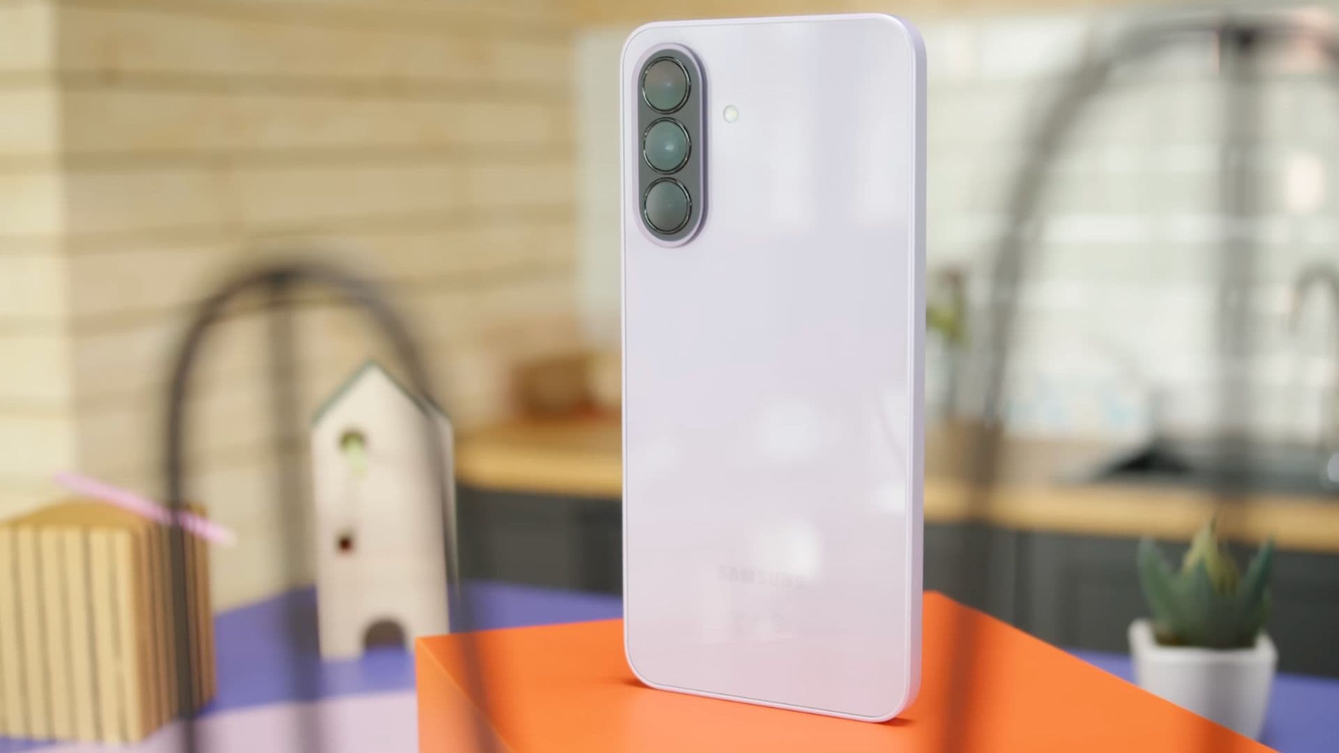 Đánh giá Galaxy A37: Thiết kế mỏng nhẹ, camera và Galaxy AI