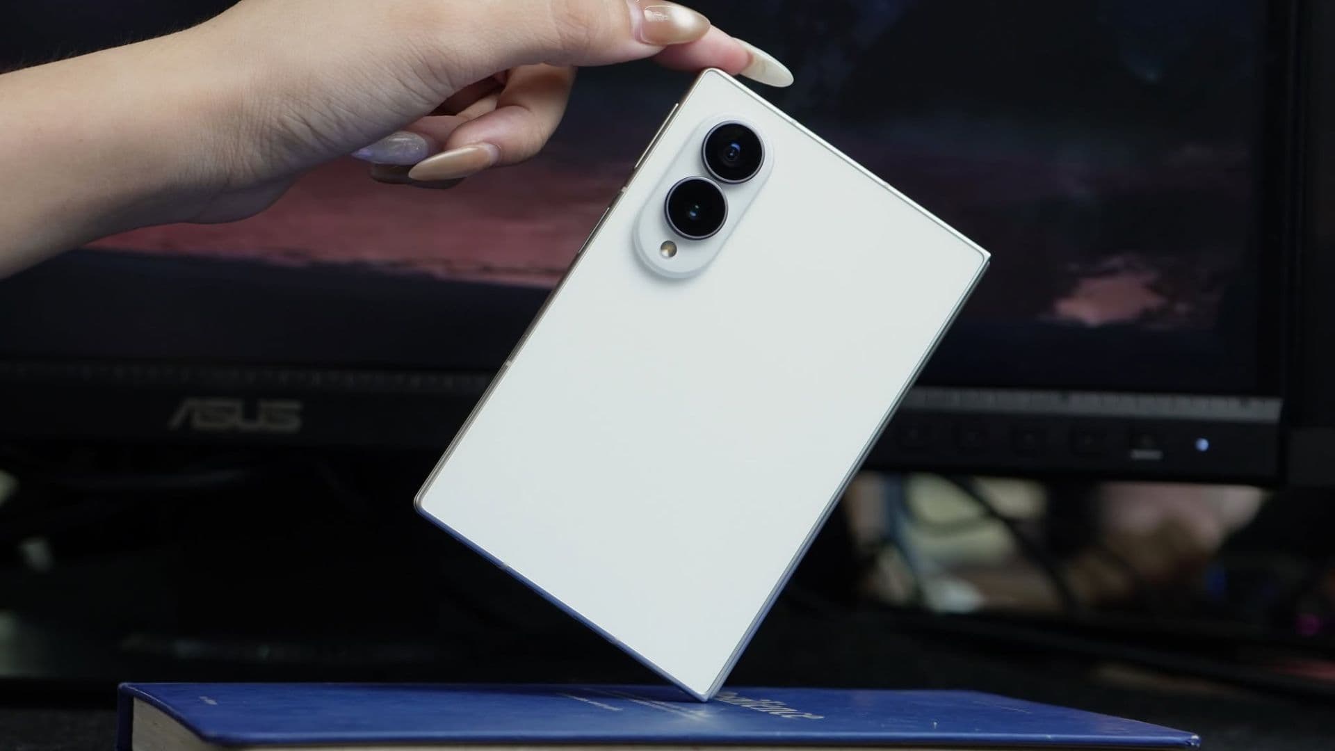 Galaxy Z Fold8 256GB có phù hợp cho người lần đầu dùng điện thoại gập?