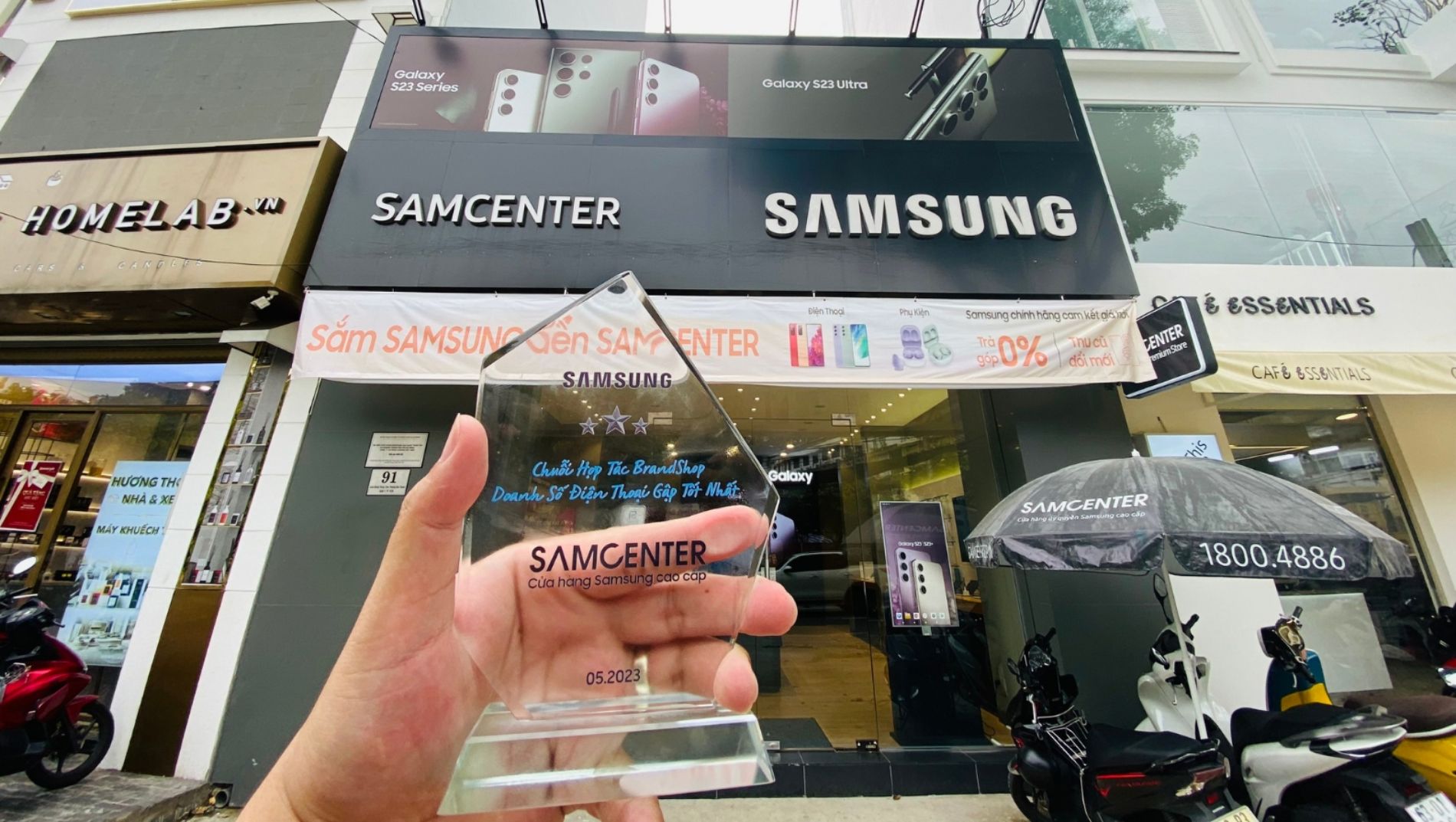 Hình ảnh cho danh mục SamCenter Được Samsung Ghi Nhận Là Chuỗi Hợp Tác BrandShop Doanh Số Điện Thoại Gập Tốt Nhất