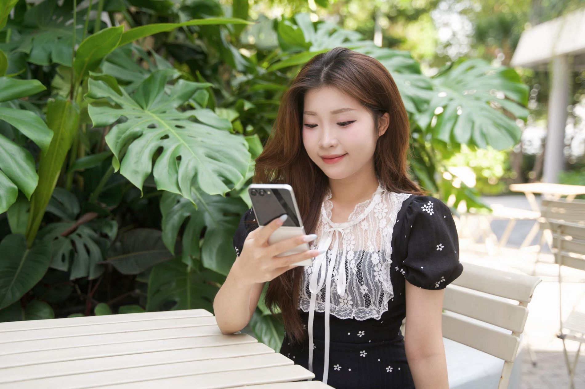 Hình ảnh cho danh mục Galaxy Z Flip7 FE có gì mới? 10 nâng cấp đáng giá nhất trên smartphone gập gọn tay - vừa ví